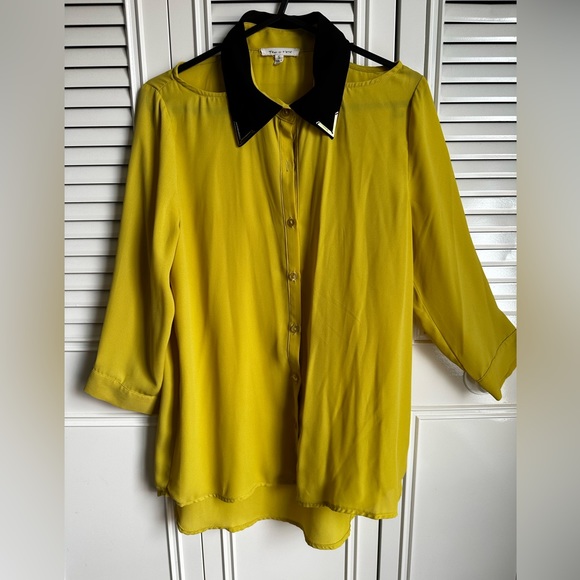Mustard cutout buttoned Top (S) - Picture 1 of 7